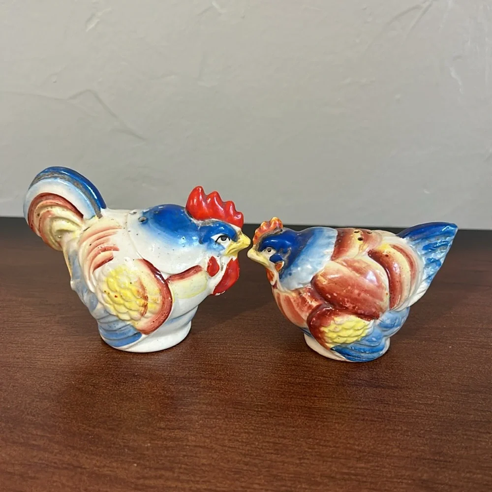 Vintage rooster and chicken salt/ pepper shakers